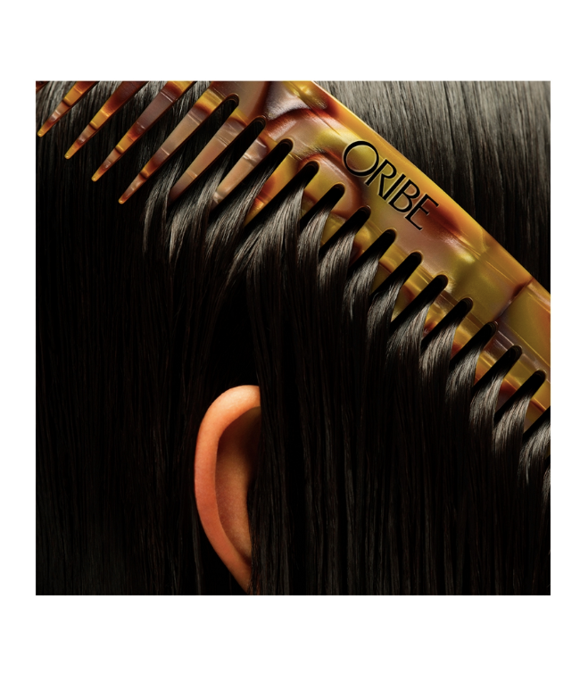 ORIBE Wide Tooth Comb Hair Down